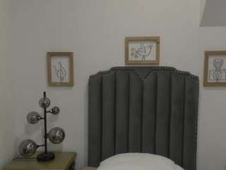 vega-16's CamSoda show and profile