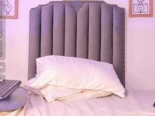 vega-16's CamSoda show and profile