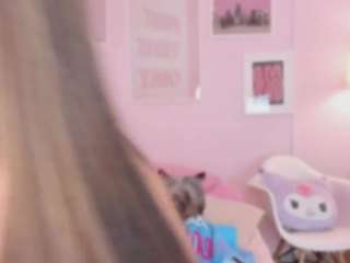 little-natt Live Webcam on CamSoda