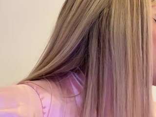 little-natt Live Webcam on CamSoda