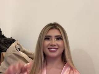 little-natt Live Webcam on CamSoda