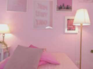little-natt Live Webcam on CamSoda