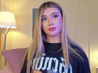 little-natt Live Webcam on CamSoda