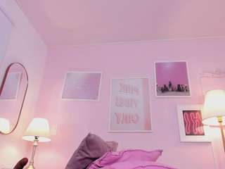 little-natt Live Webcam on CamSoda