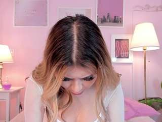 little-natt Live Webcam on CamSoda