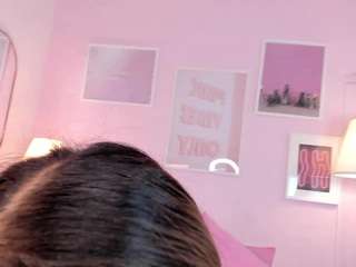 little-natt Live Webcam on CamSoda