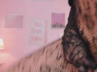 little-natt Live Webcam on CamSoda
