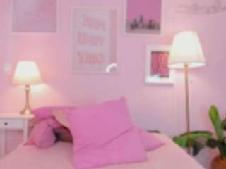 little-natt Live Webcam on CamSoda