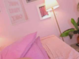 little-natt Live Webcam on CamSoda