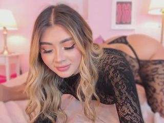 little-natt Live Webcam on CamSoda