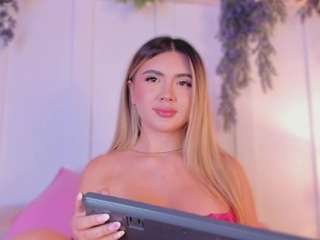 Explore Little-natt, she wants to masturbate for your indulgence little-natt from CamSoda