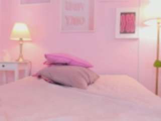 little-natt Live Webcam on CamSoda