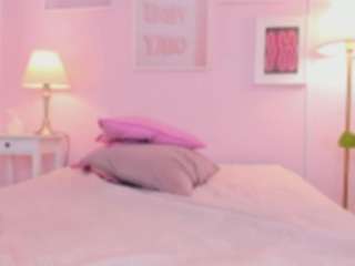 little-natt Live Webcam on CamSoda