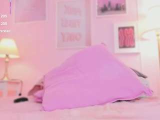 little-natt Live Webcam on CamSoda