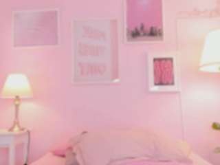 little-natt Live Webcam on CamSoda