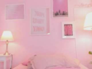 little-natt Live Webcam on CamSoda