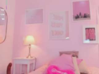 little-natt Live Webcam on CamSoda