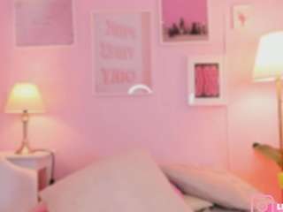 little-natt Live Webcam on CamSoda