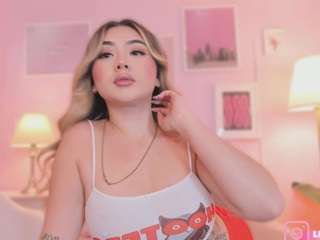 little-natt Live Webcam on CamSoda