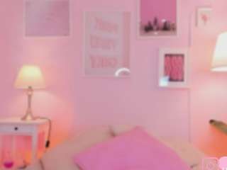 little-natt Live Webcam on CamSoda