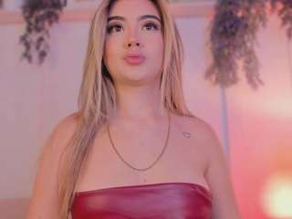 Live webcam model little-natt on Soda Cams