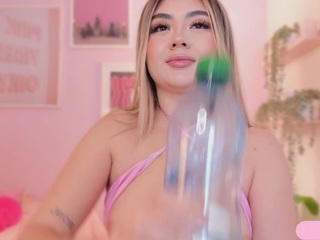 little-natt Live Webcam on CamSoda