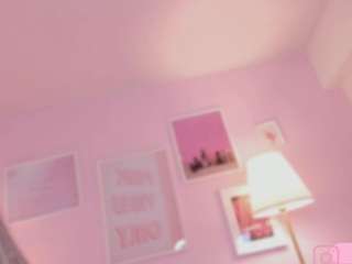 Live webcam model little-natt on Soda Cams