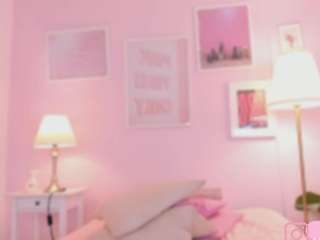 Live webcam model little-natt on Soda Cams