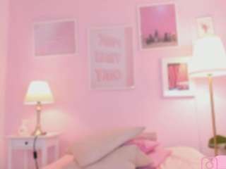 Live webcam model little-natt on Soda Cams