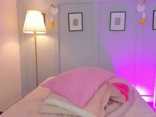 little-natt Live Webcam on CamSoda