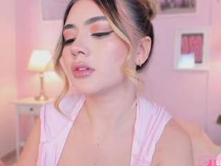 Live webcam model little-natt on Soda Cams