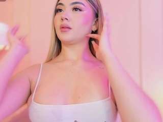 Live webcam model little-natt on Soda Cams