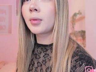 little-natt Live Webcam on CamSoda