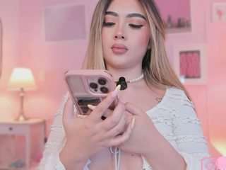 little-natt Live Webcam on CamSoda