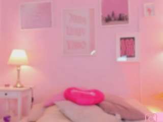 little-natt Live Webcam on CamSoda