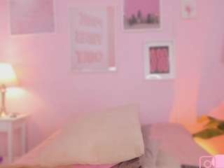 little-natt Live Webcam on CamSoda