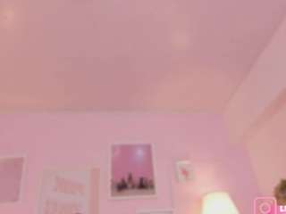 little-natt Live Webcam on CamSoda