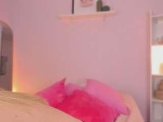 little-natt Live Webcam on CamSoda