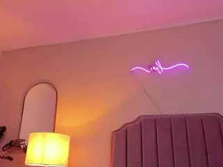 little-natt's Live Sex Cam Show