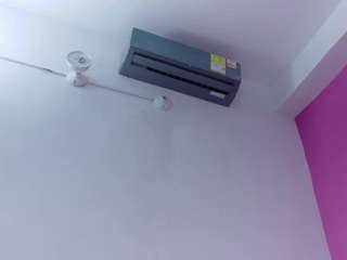 littlee-emily Shave live webcam