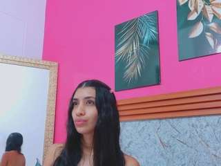 littlee-emily's CamSoda show and profile