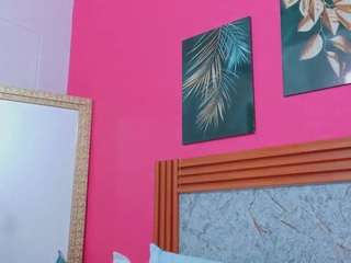 littlee-emily's CamSoda show and profile