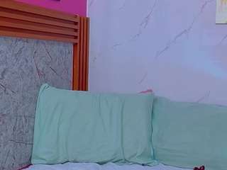 Littlee-emily's cam show statistics and live stream