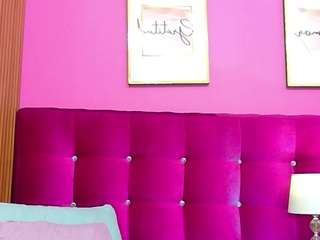 littlee-emily live webcam show