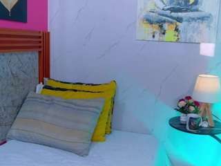littlee-emily live webcam show