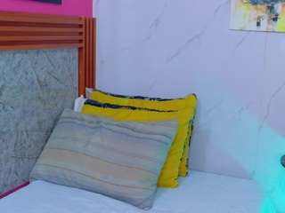 littlee-emily live webcam show