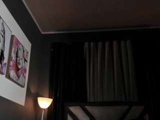  emilyjhonsonn chat room