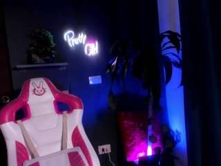 emilyjhonsonn Live Webcam on CamSoda