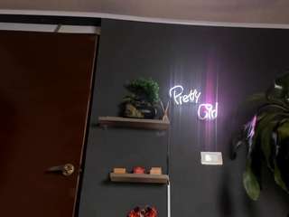EmilyJhonsonn live cam preview