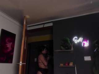 EmilyJhonsonn live cam preview